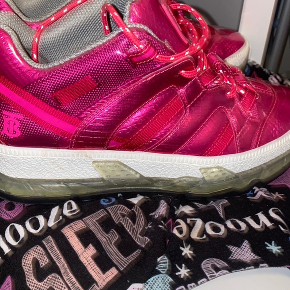Pretty pink Burberry shoes - Picture 2 of 3
